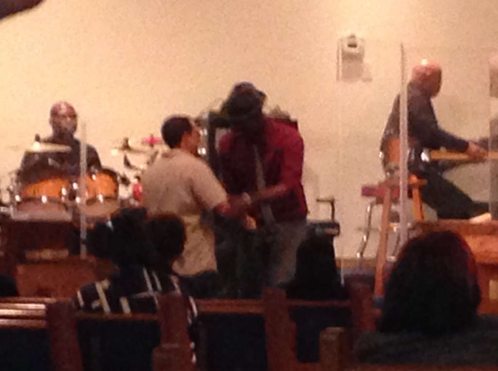 Orlando handing the mic the Mike